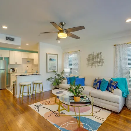 Central Houston Apartment With Furnished Patio!